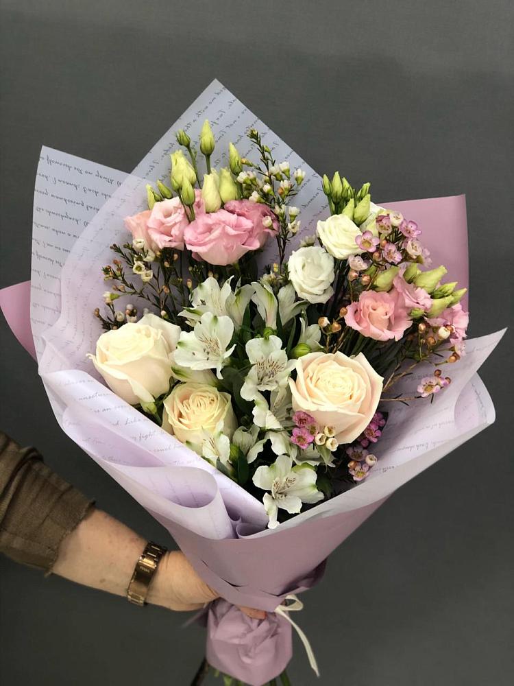 Букет цветов из: Альстромерии, Розы и Лизиантусы в Большеустьикинское