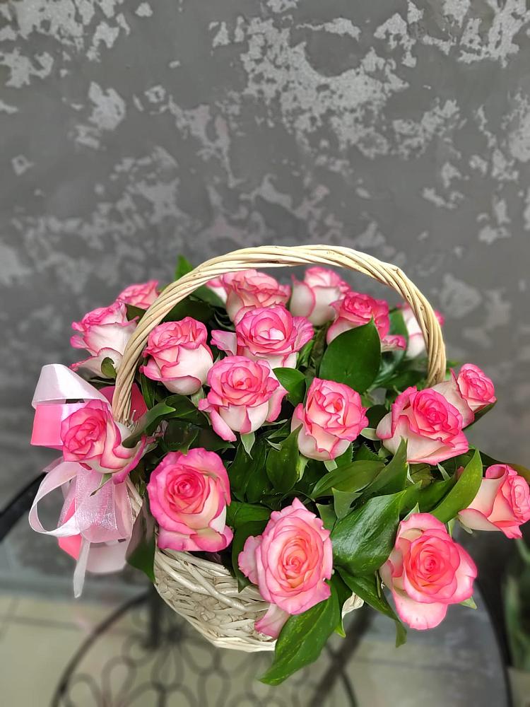 Цветочная композиция из Розы в корзине в Большеустьикинское