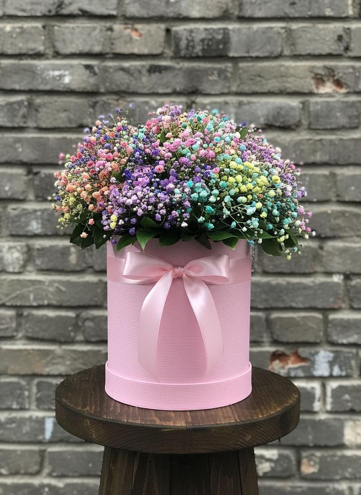 Цветочная композиция из Гипсофила и Розы в шляпной коробке в Большеустьикинское