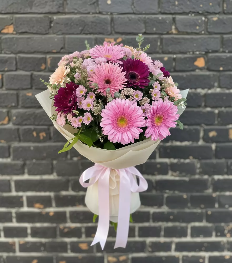 Букет цветов из: Герберы и Хризантемы в Большеустьикинское