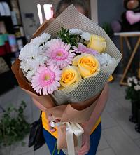 Букет цветов из:  Герберы, Розы и Хризантемы в Большеустьикинское