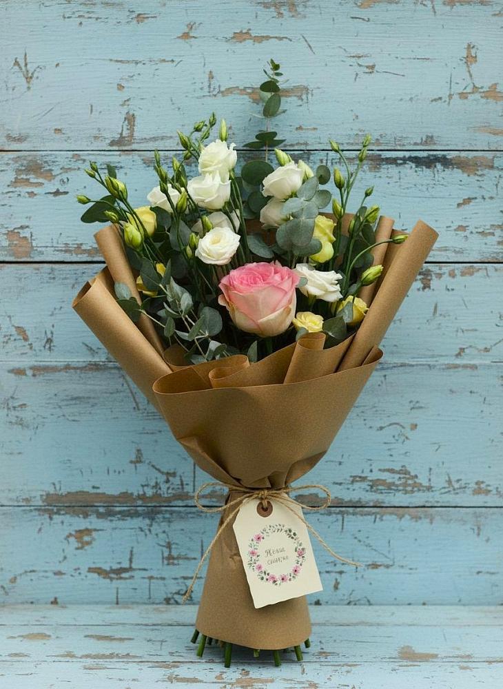 Букет цветов из: Розы и Лизиантусы в Большеустьикинское