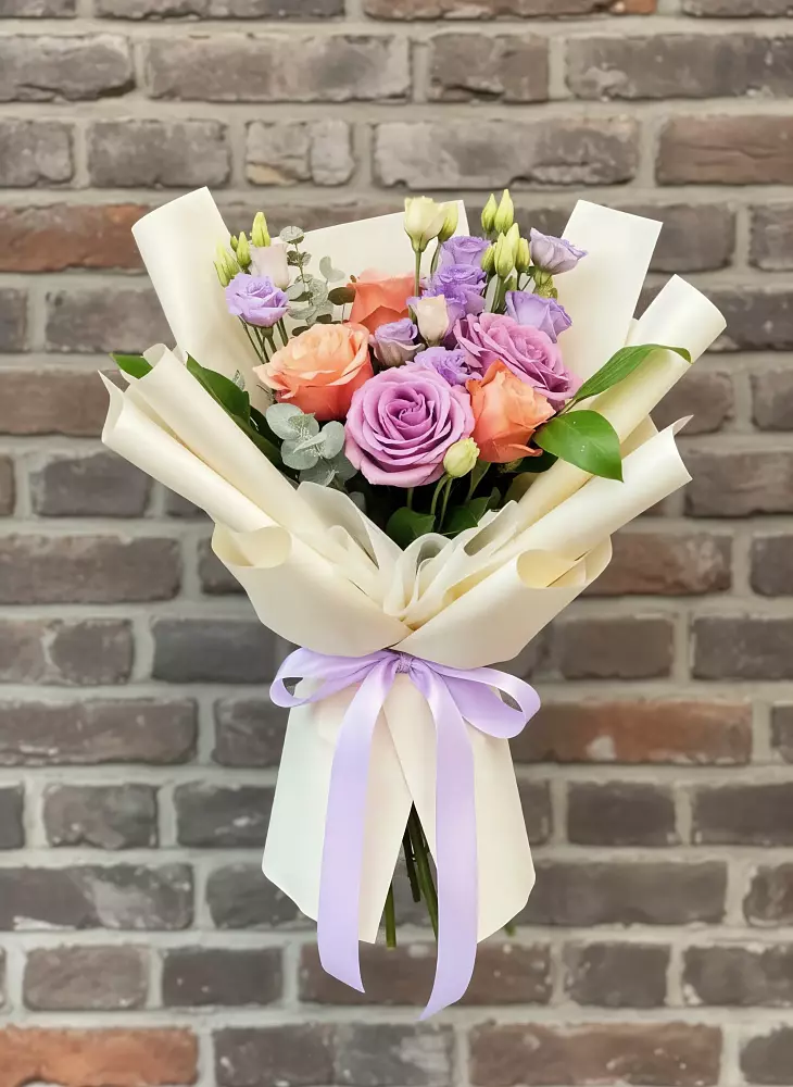 Букет цветов из: Лизиантусы и Розы в Большеустьикинское