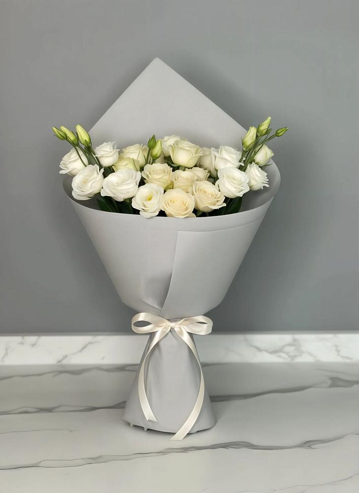 Букет цветов из: Розы и Лизиантусы в Большеустьикинское