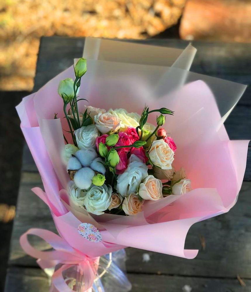 Букет цветов из: Розы и Лизиантусы в Большеустьикинское