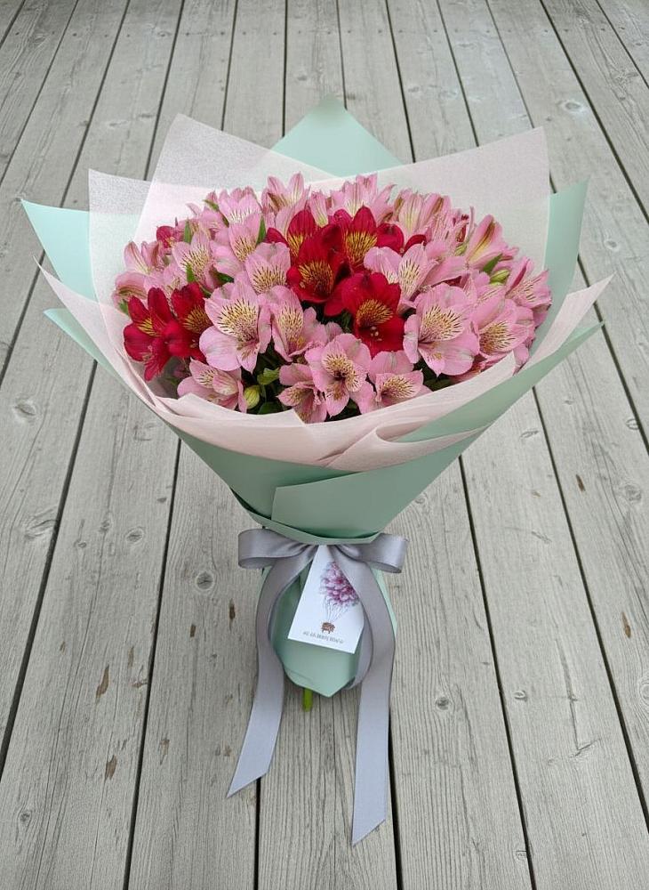 Букет цветов из: Альстромерии в Большеустьикинское
