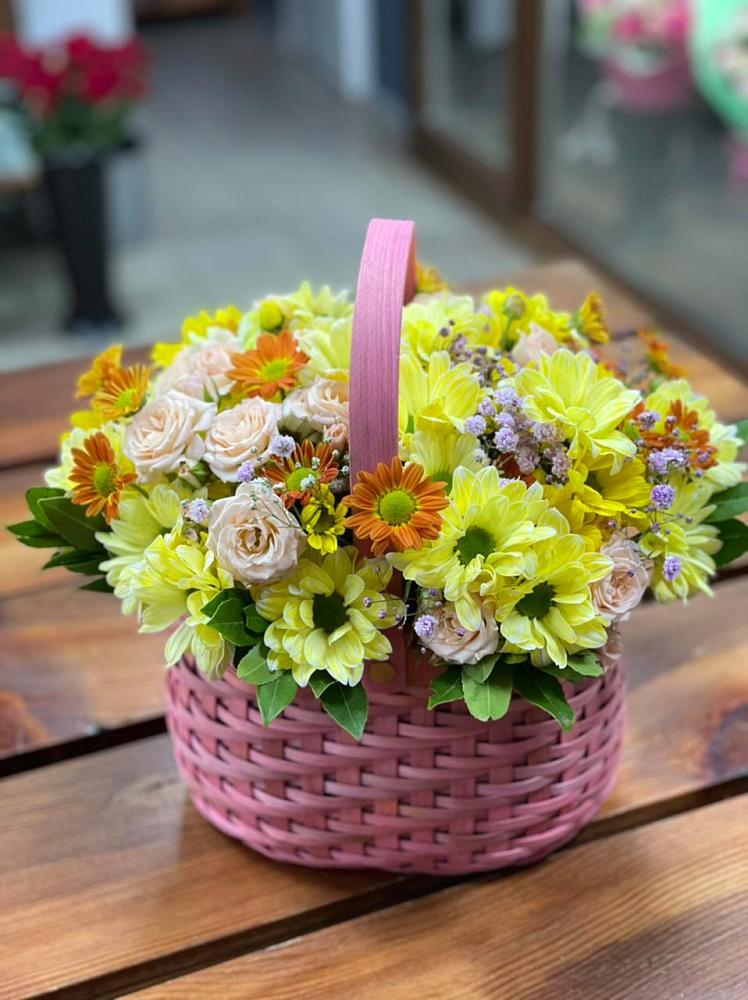 Цветочная композиция из Хризантемы и Розы в корзине в Большеустьикинское