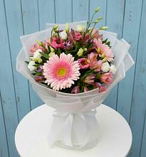 Букет цветов из:  Герберы, Альстромерии и Лизиантусы в Большеустьикинское