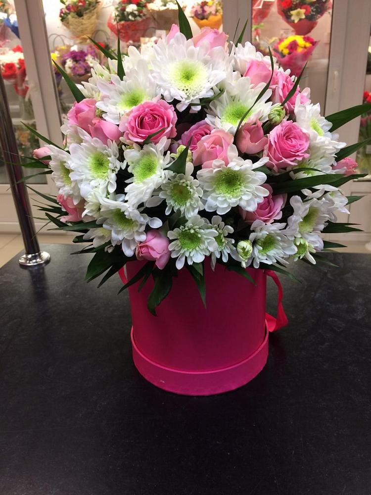 Цветочная композиция из Розы и Хризантемы в шляпной коробке в Большеустьикинское