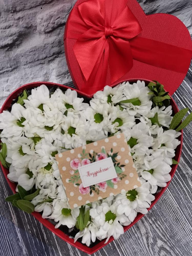 Цветочная композиция из Хризантемы в виде сердца в Большеустьикинское