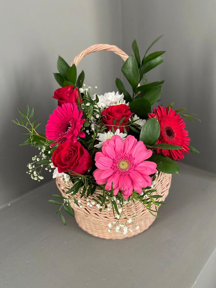 Цветочная композиция из Розы, Хризантемы и Герберы в корзине в Большеустьикинское