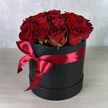 Цветочная композиция из Розы в шляпной коробке в Большеустьикинское