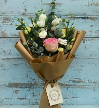 Букет цветов из:  Розы и Лизиантусы в Большеустьикинское