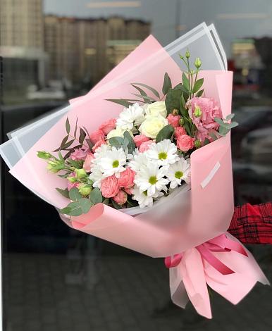 Букет цветов из: Розы, Лизиантусы и Хризантемы в Большеустьикинское