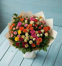 Букет Микс из разноцветных кустовых роз в Большеустьикинское