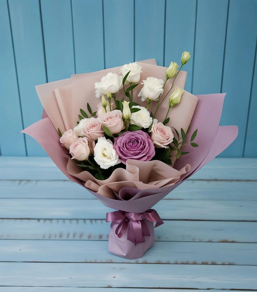 Букет цветов из: Розы и Лизиантусы в Большеустьикинское